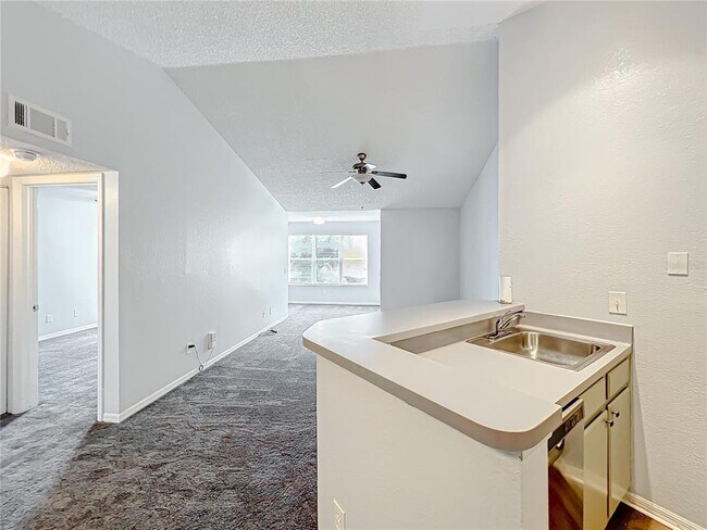 Building Photo - 4540 Commander Dr