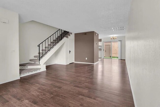 Building Photo - 1643 Rue De Valle