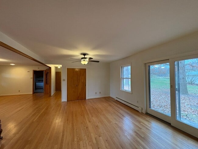 Building Photo - Solid Brick Rancher in Greencastle