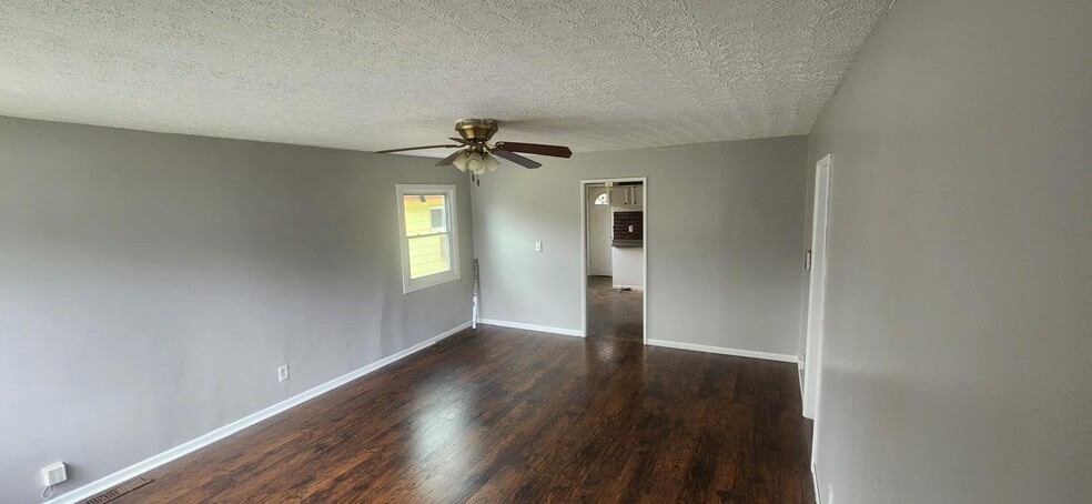 Building Photo - 17001 Lipton Ave