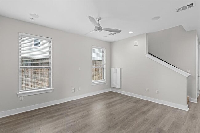 Building Photo - 3010 E 18th 1/2 St