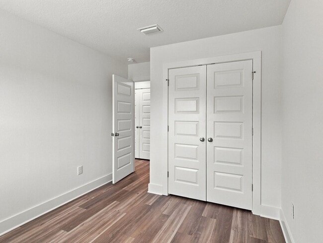 Building Photo - 157 Hawk St