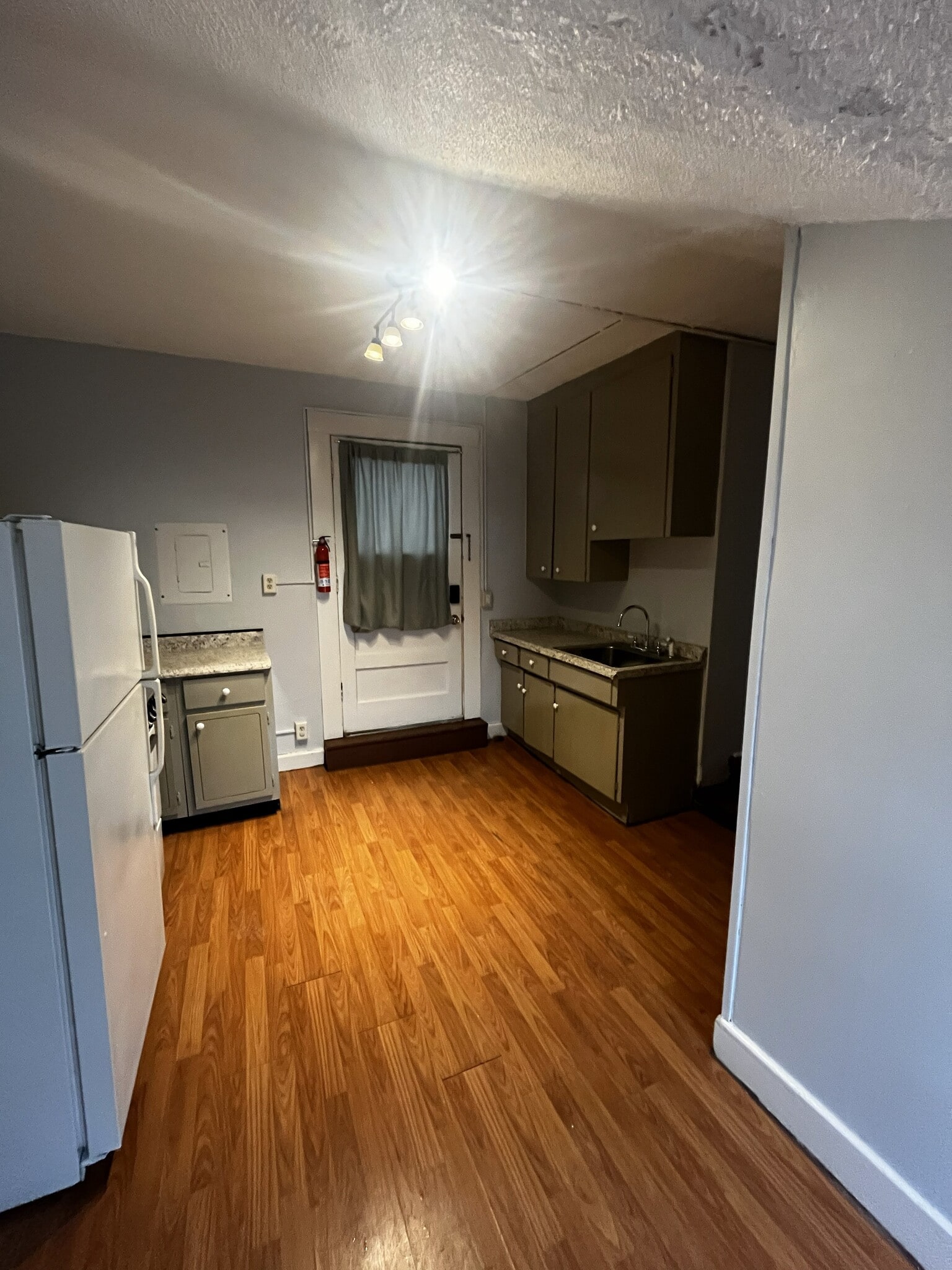 Kitchen 10x13 - 319 W Dutton St