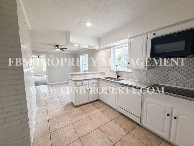 Building Photo - 509 Lake Park Ave