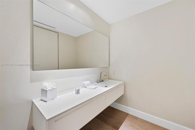 Building Photo - 7055 Fisher Island Dr