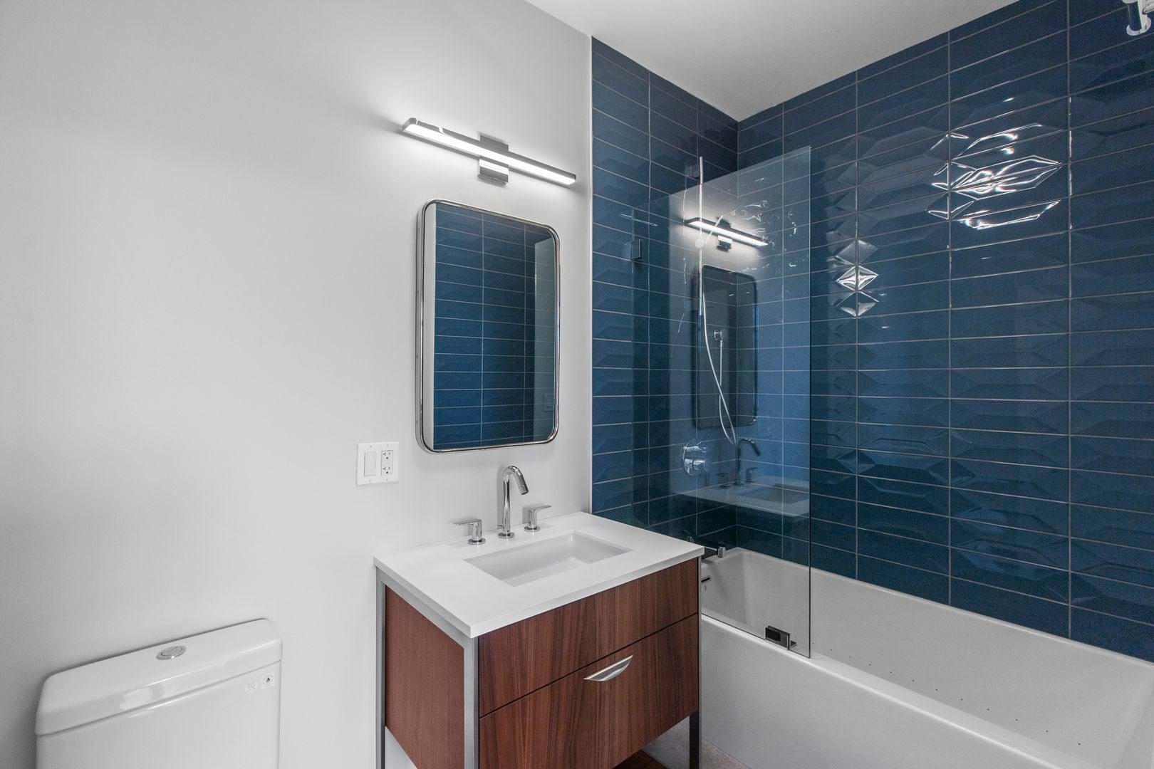 Building Photo - 17 N Loomis St