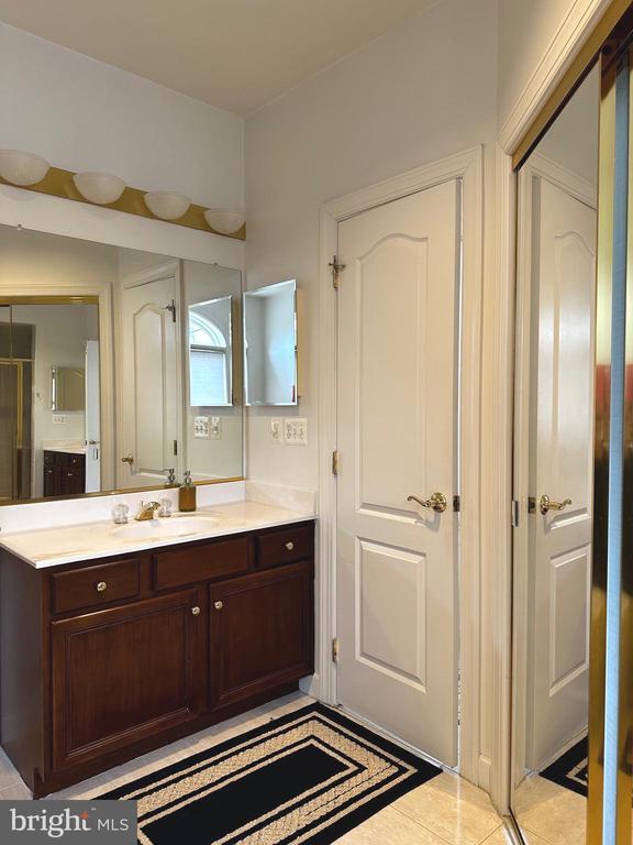 Building Photo - 1607 Seneca Ave