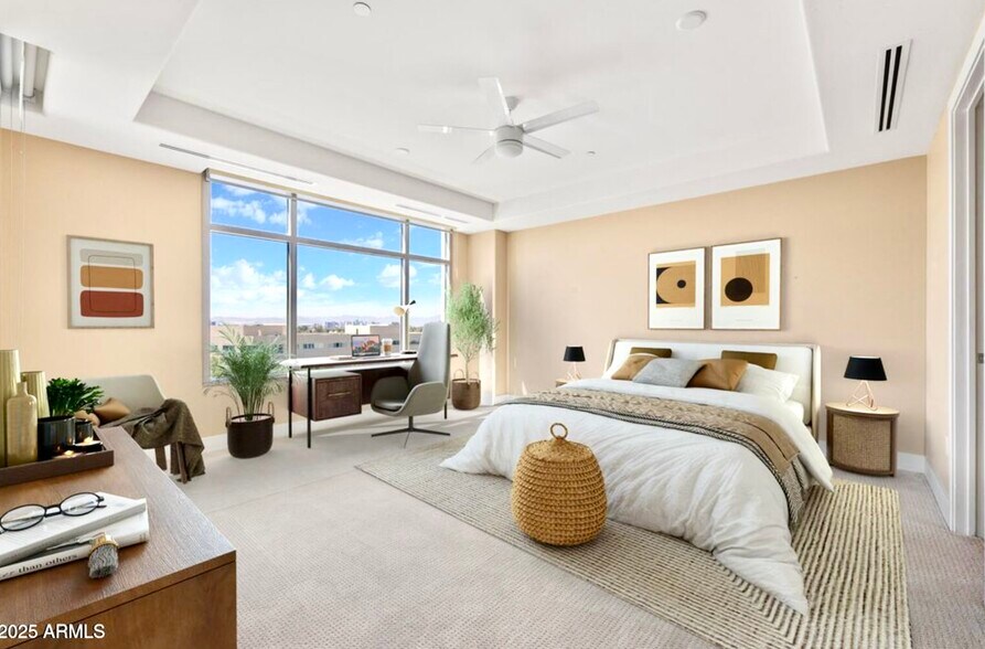 Primary bedroom - 2211 E Camelback Rd