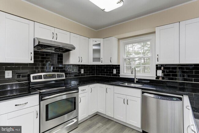 Building Photo - 10107 Galsworthy Pl