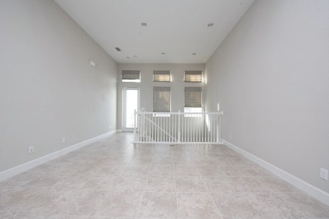 Building Photo - Modern 2 bedroom, 2 bath Townhouse with Bonus Room in the Laureate Park Community of Lake Nona.