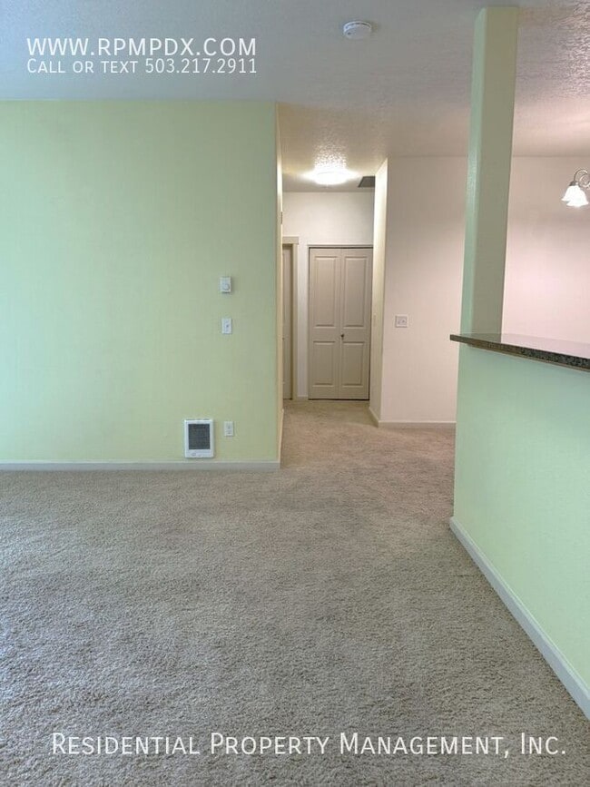 Building Photo - 11830 NW Holly Springs Ln