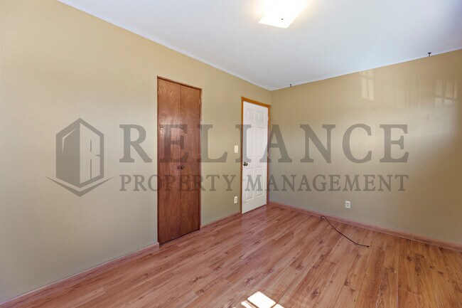 Building Photo - 743 N Gow St