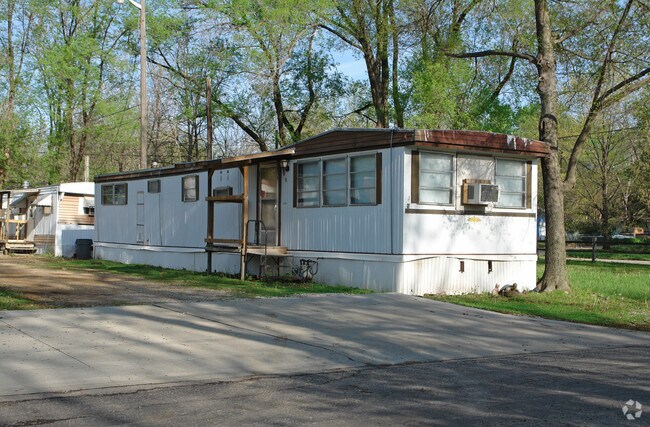 Primary Photo - 1301 Delaware St