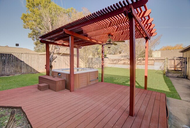 Building Photo - 2807 Planters St