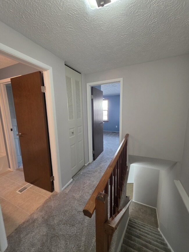 Building Photo - "Charming 2-Bedroom Townhouse Retreat in Venetia"