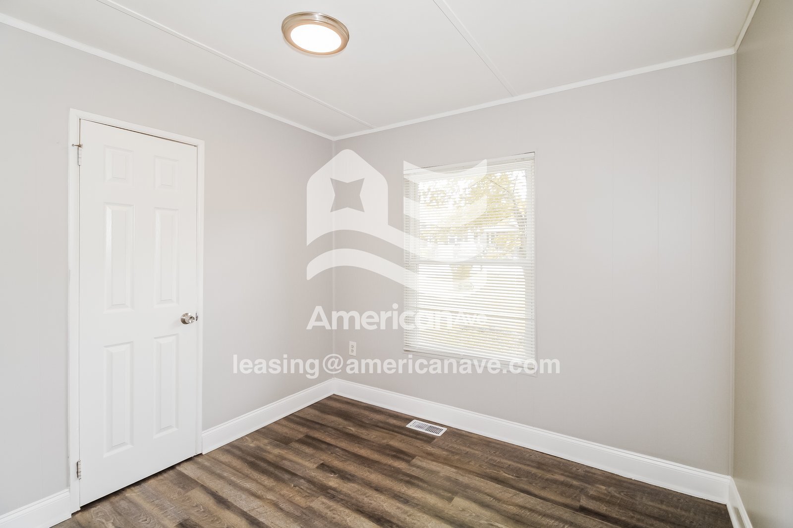 Building Photo - 2945 Eastway Dr