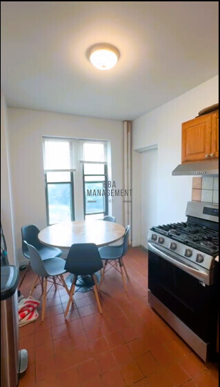 Building Photo - 448 Park Dr