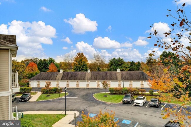 Building Photo - 60 Kyle Way