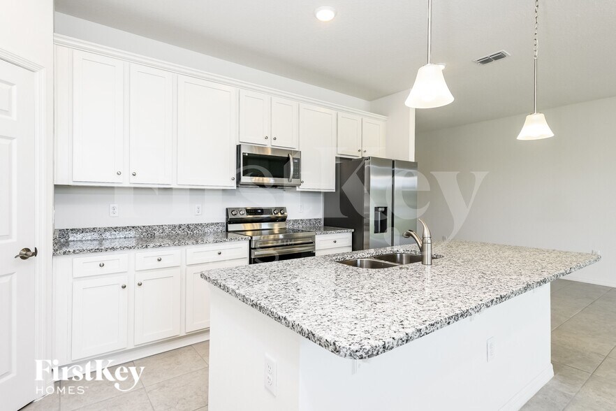 Building Photo - 1622 Isleta Lp