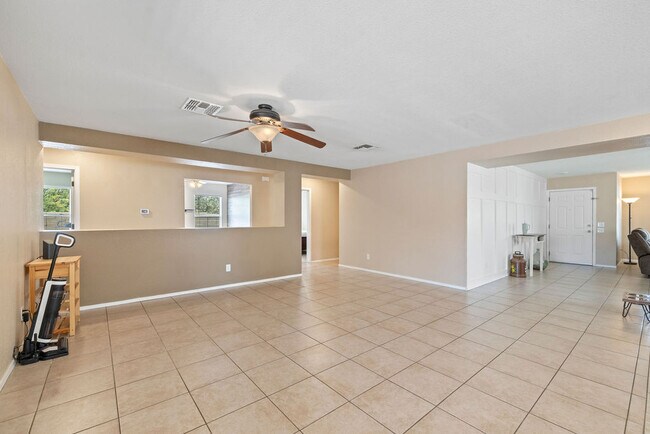 Building Photo - 5840 E Tercel Dr
