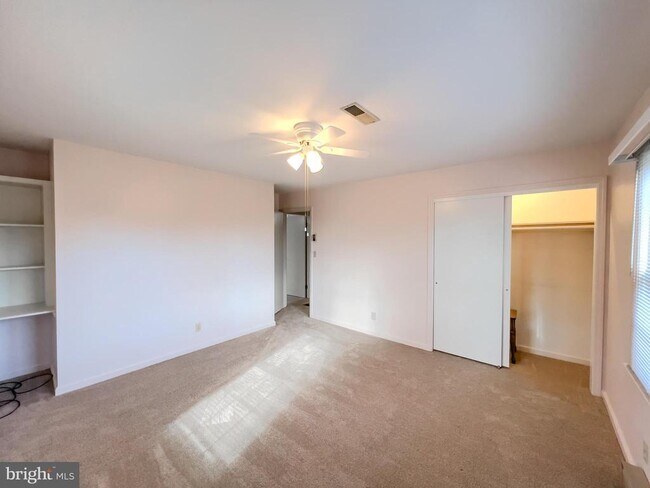 Building Photo - 194 Red Hill Rd