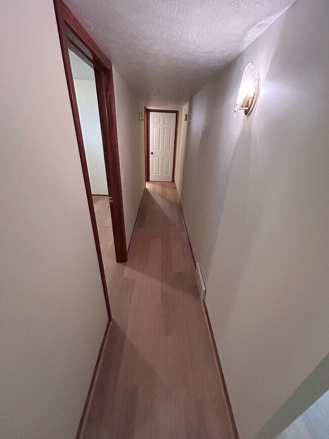 Building Photo - 963 Vos St