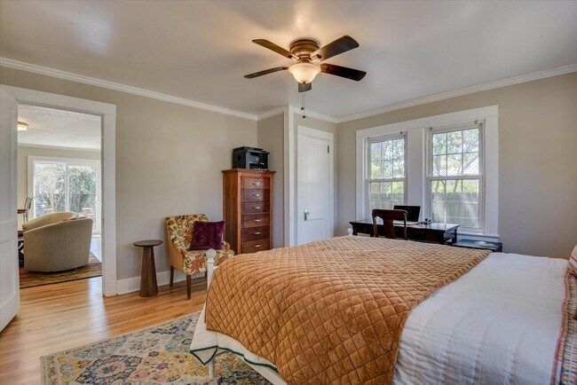 Building Photo - 126 Horry St SE