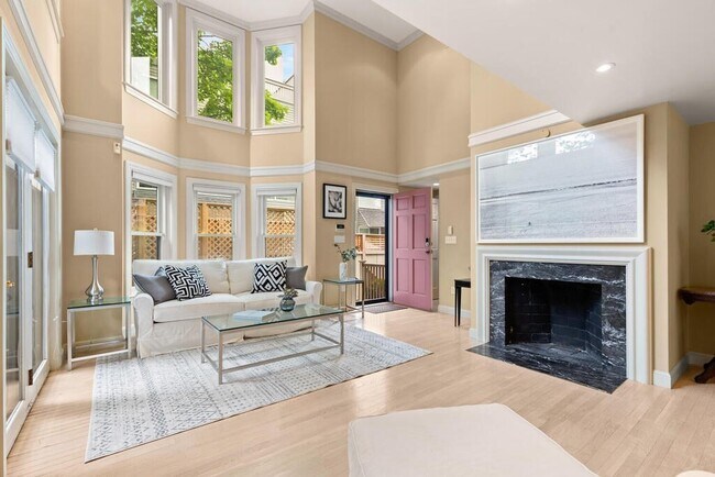 Building Photo - 49B Dana St