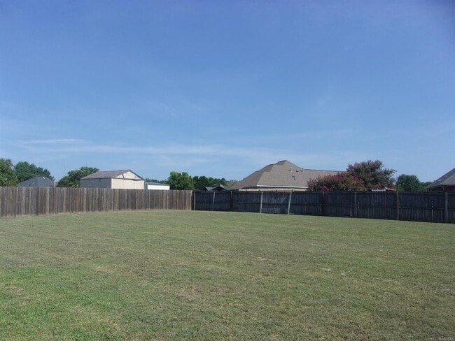 Building Photo - 826 Bluegrass Dr