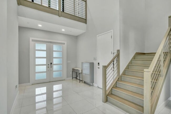 Building Photo - 17081 Five Waters Ave