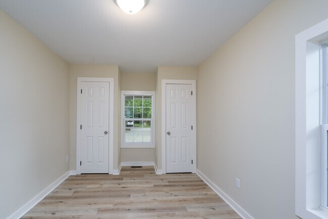 Building Photo - 185 Garden Ln