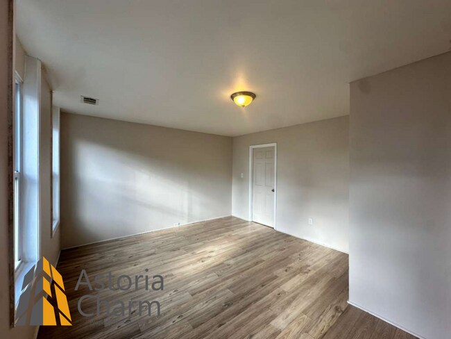 Building Photo - 910 Edmondson Ave