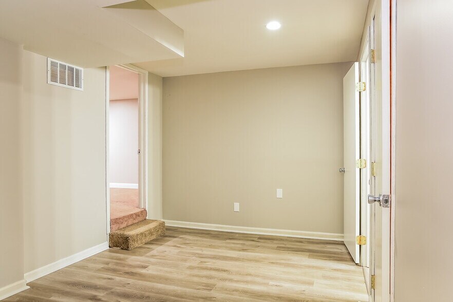 Building Photo - 433 Furman St