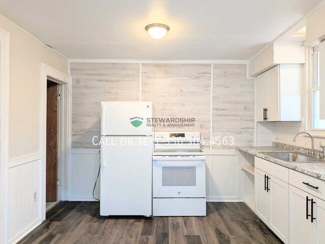 Building Photo - 1412 16th St NW