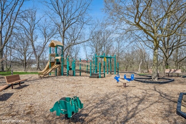 Building Photo - 7111 Saddle Oaks Dr