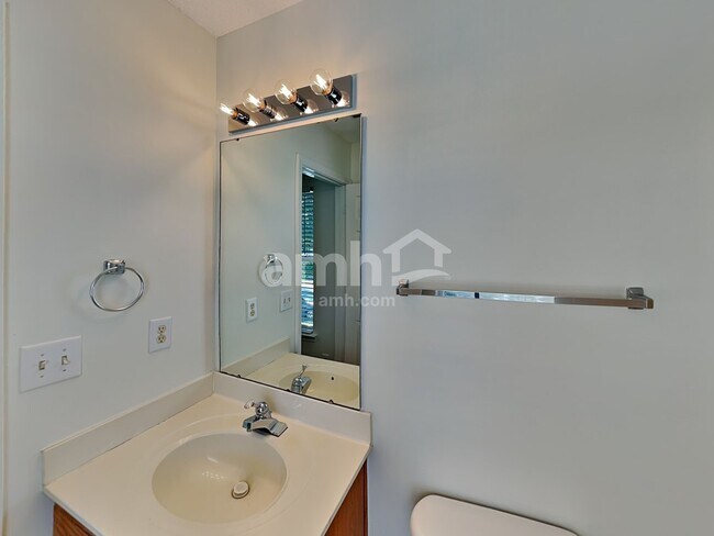 Building Photo - 183 Everett Park Dr