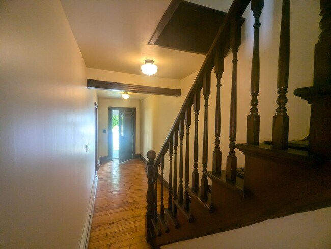 Building Photo - 9 Church St