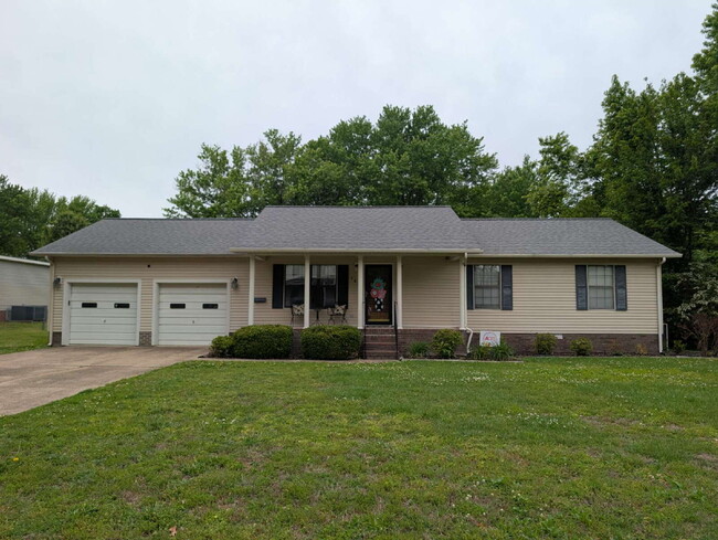 Building Photo - "Charming 3-Bedroom Retreat with 2 Full Baths in Tranquil Martin, TN"