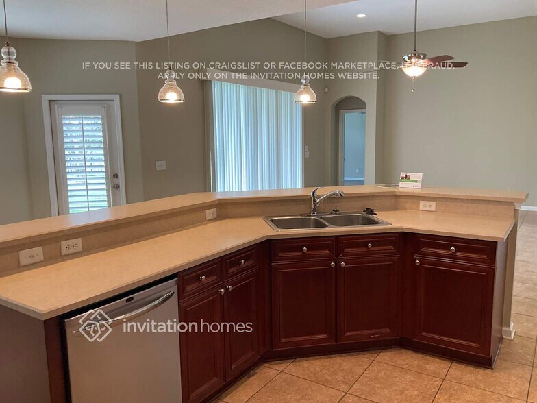 Building Photo - 741 Porta Rosa Circle