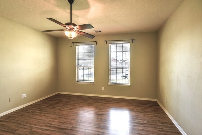 Building Photo - 5827 Annatto Dr