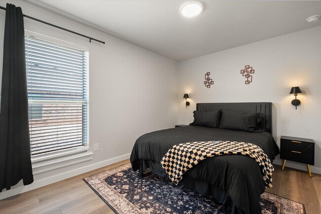 Building Photo - 2146 Kokomo Ave