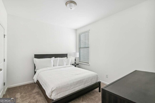 Building Photo - 1712 Tolstoy Ln