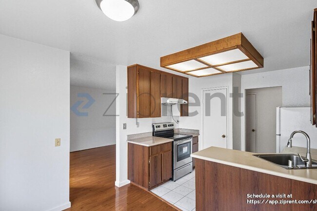 Building Photo - 2547 Easton Ln