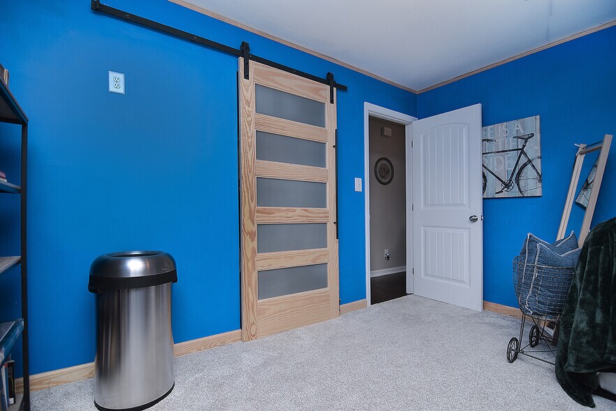 This room is now a neutral color - 16611 Glenfurness Dr