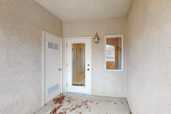 Building Photo - 6800 Vista Del Norte Dr NE