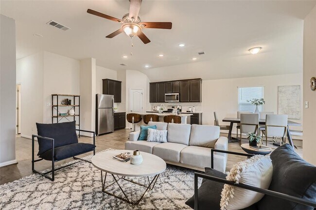 Building Photo - 5867 San Savino Dr