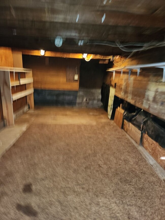 Building Photo - 4 Bedroom 1 Bath House