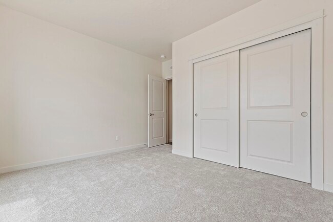 Building Photo - 5904 Lekeitio Dr