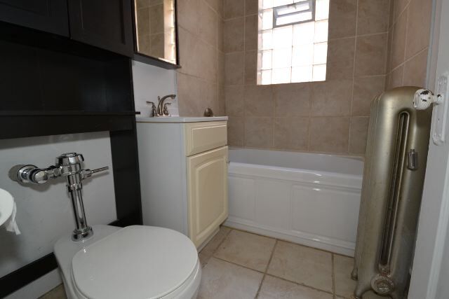 Building Photo - 547 W Surf St