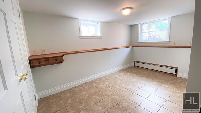 Building Photo - Astoria 2 bed apartment with all utilities...